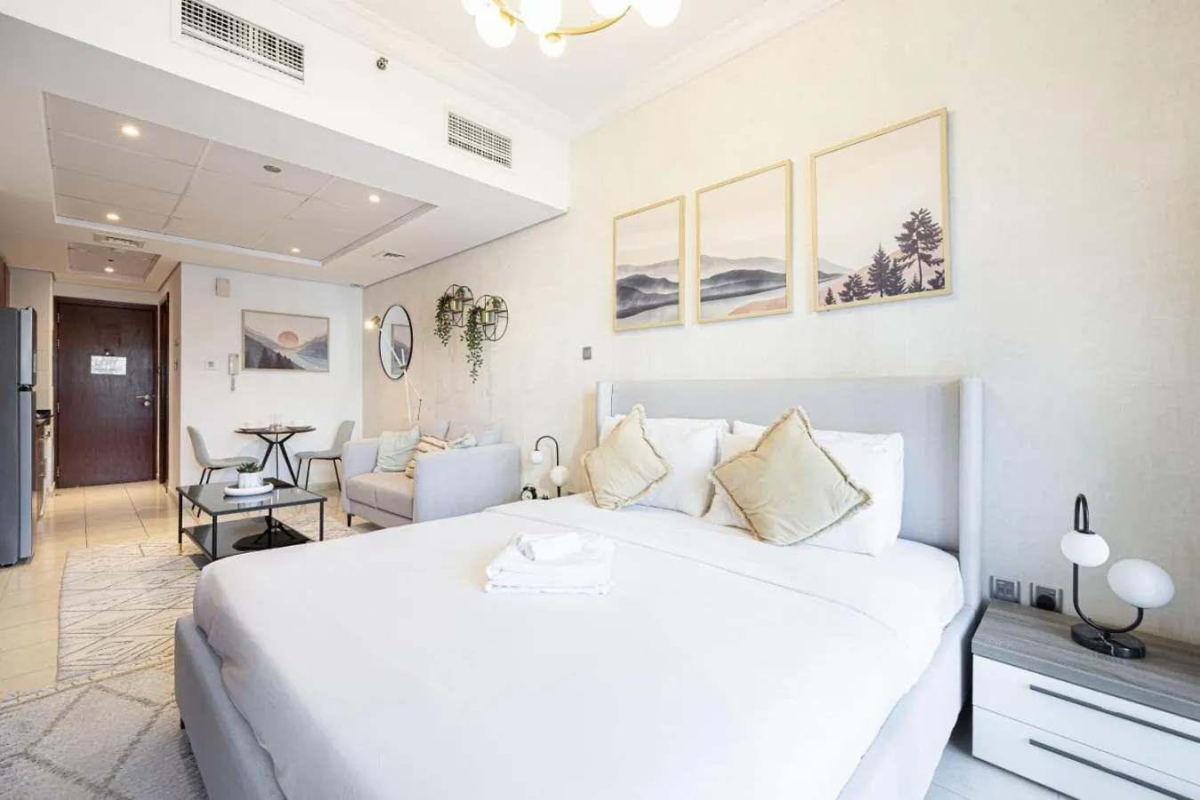Lake View Studio Near Marina With Pool, Balcony And Gym Dubai