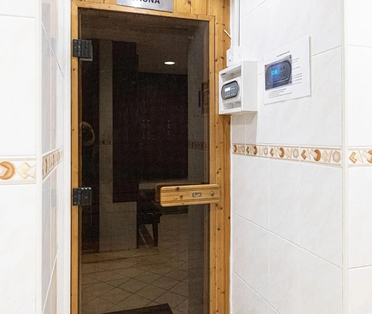 Lake View Studio Near Marina With Pool, Balcony And Gym Dubai