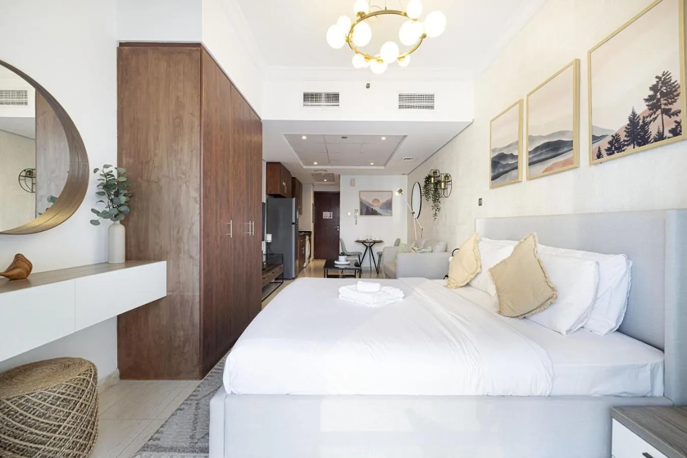 Lake View Studio Near Marina With Pool, Balcony And Gym Dubai Apartment