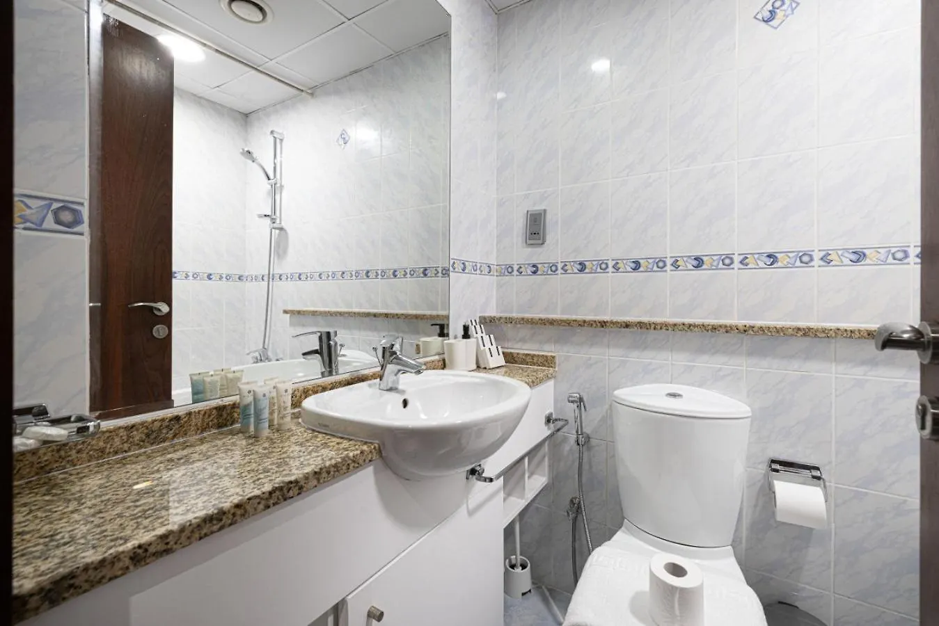 Lake View Studio Near Marina With Pool, Balcony And Gym Dubaj 0*,  Spojené arabské emiráty