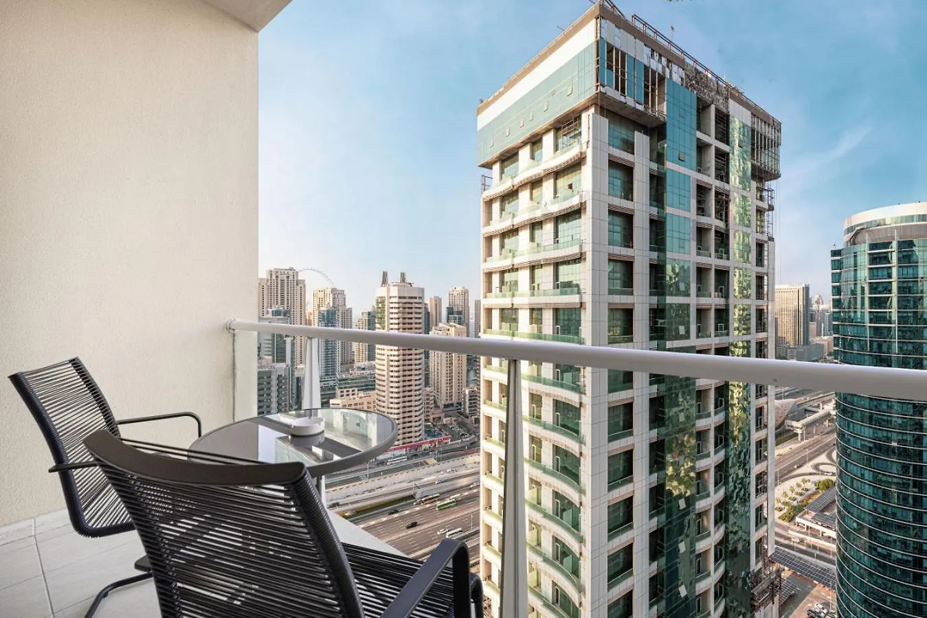 Apartmán Lake View Studio Near Marina With Pool, Balcony And Gym Dubaj